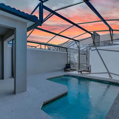 7 miles to Disney, private pool + lazy river