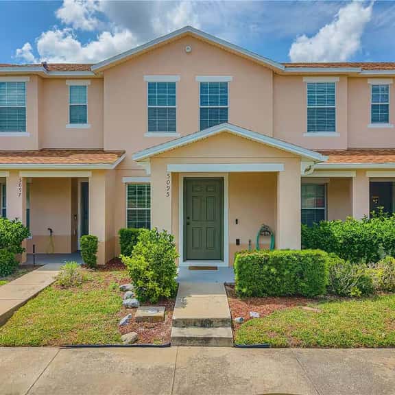 Family Townhome Near Disney, Pool & 2 Suites - Image 1