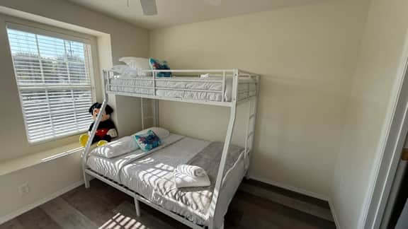 Family Townhome Near Disney, Pool & 2 Suites - Image 4
